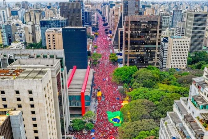 Avenida Paulista lotada durante ato político