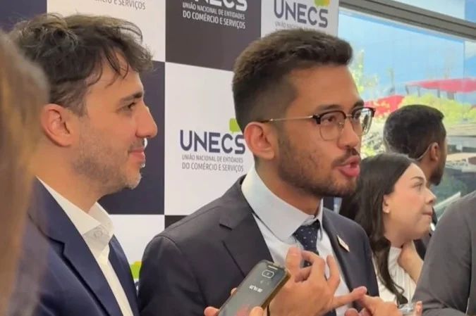 Kim Kataguiri durante anúncio em evento da UNECS
