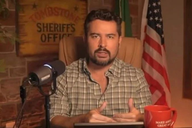 Paulo Figueiredo em transmissão ao vivo