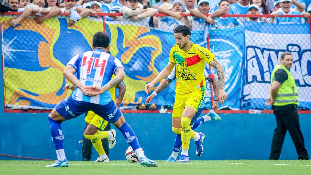 Arquibancada visitante em Brusque durante paralisação