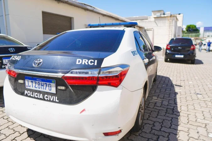 Agentes da Polícia Civil em operação contra golpes com maquininhas