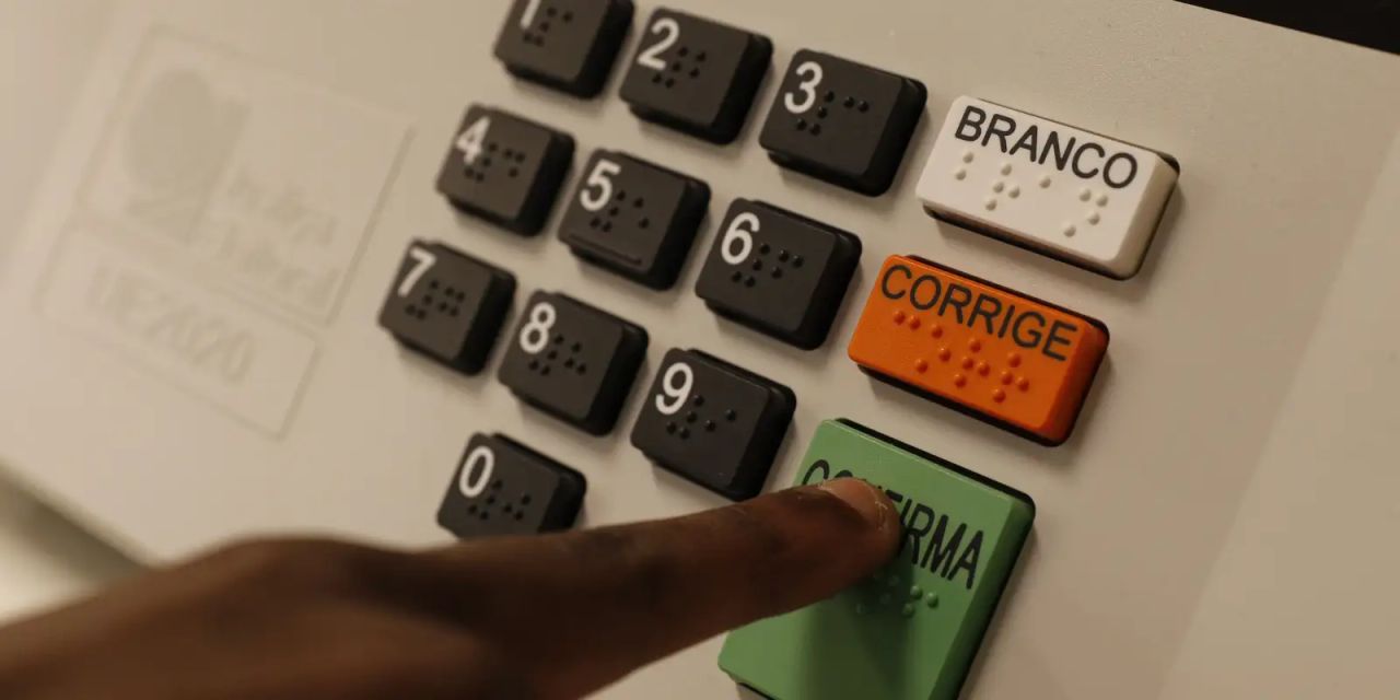 Lula e Carlos Lupi na convenção do PDT