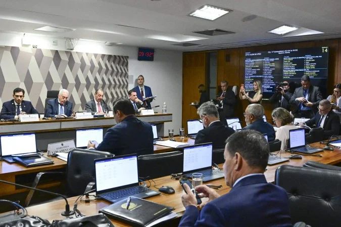 Senadores na CCJ
