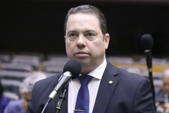 Policiais militares em patrulha