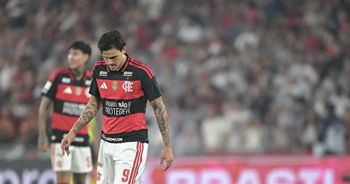 Pedro cabeceia para fora no Maracanã