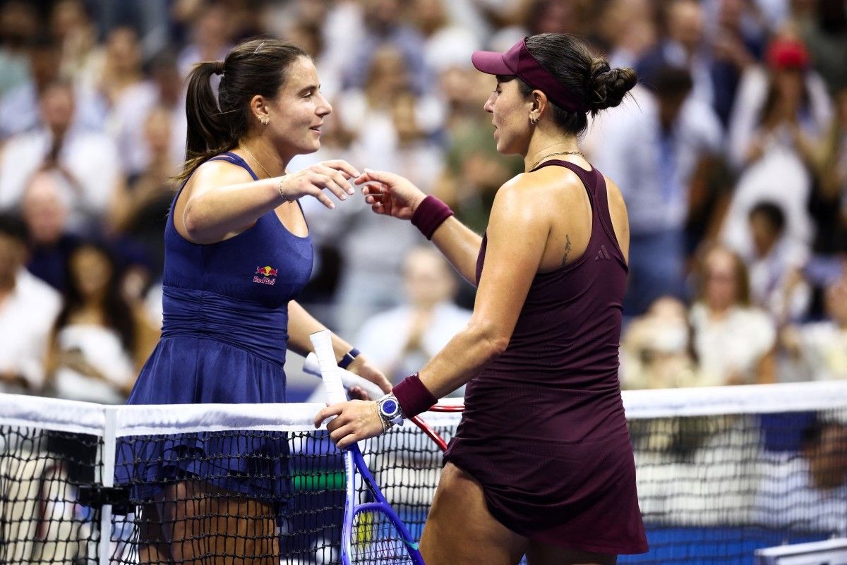 Pegula cumprimenta Navarro após partida nas quadras do US Open