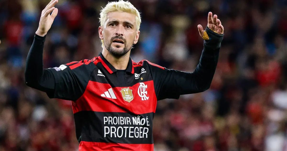 Renan Lodi durante partida entre Flamengo e Atlético-MG
