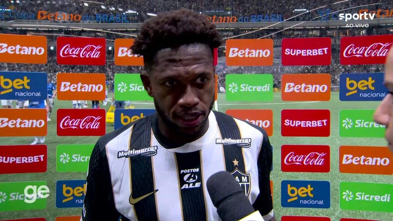 Fred reclama com o árbitro após pênalti marcado no Mineirão