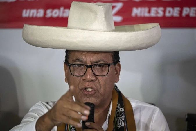 Roberto Sánchez em coletiva do partido Juntos pelo Peru