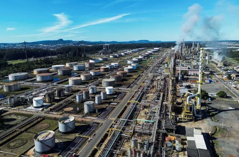 tanques de diesel em refinaria da Petrobras