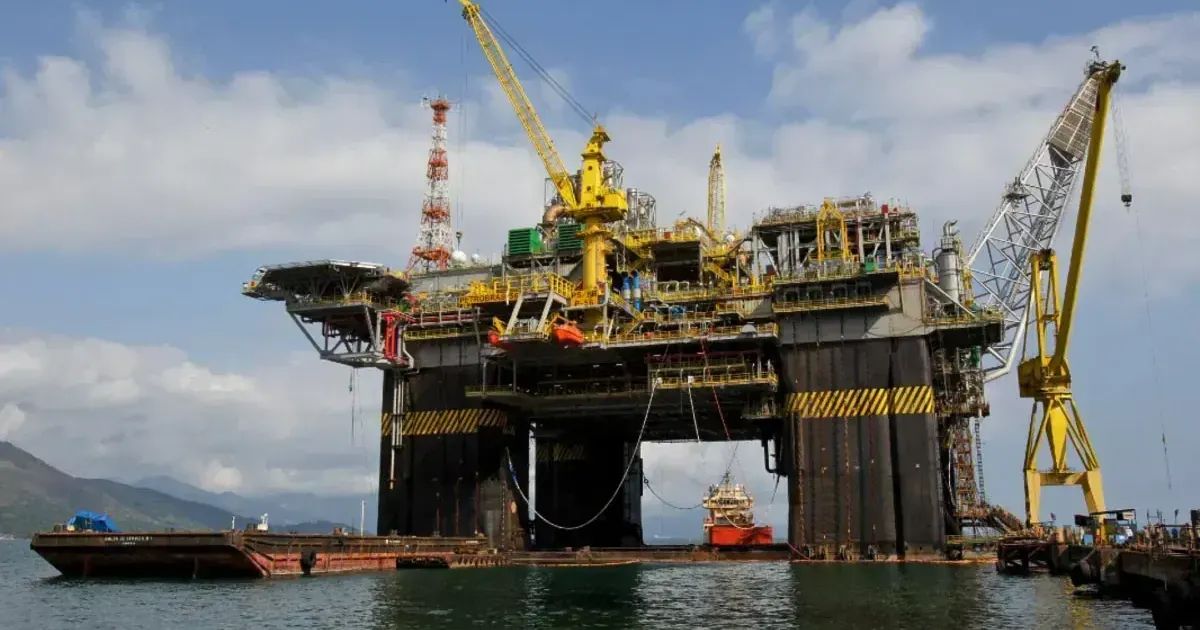 Plataforma de perfuração offshore em mar profundo
