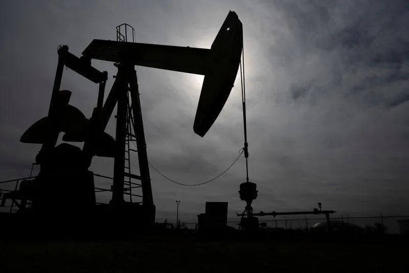 Gráfico mostrando queda nos preços do petróleo