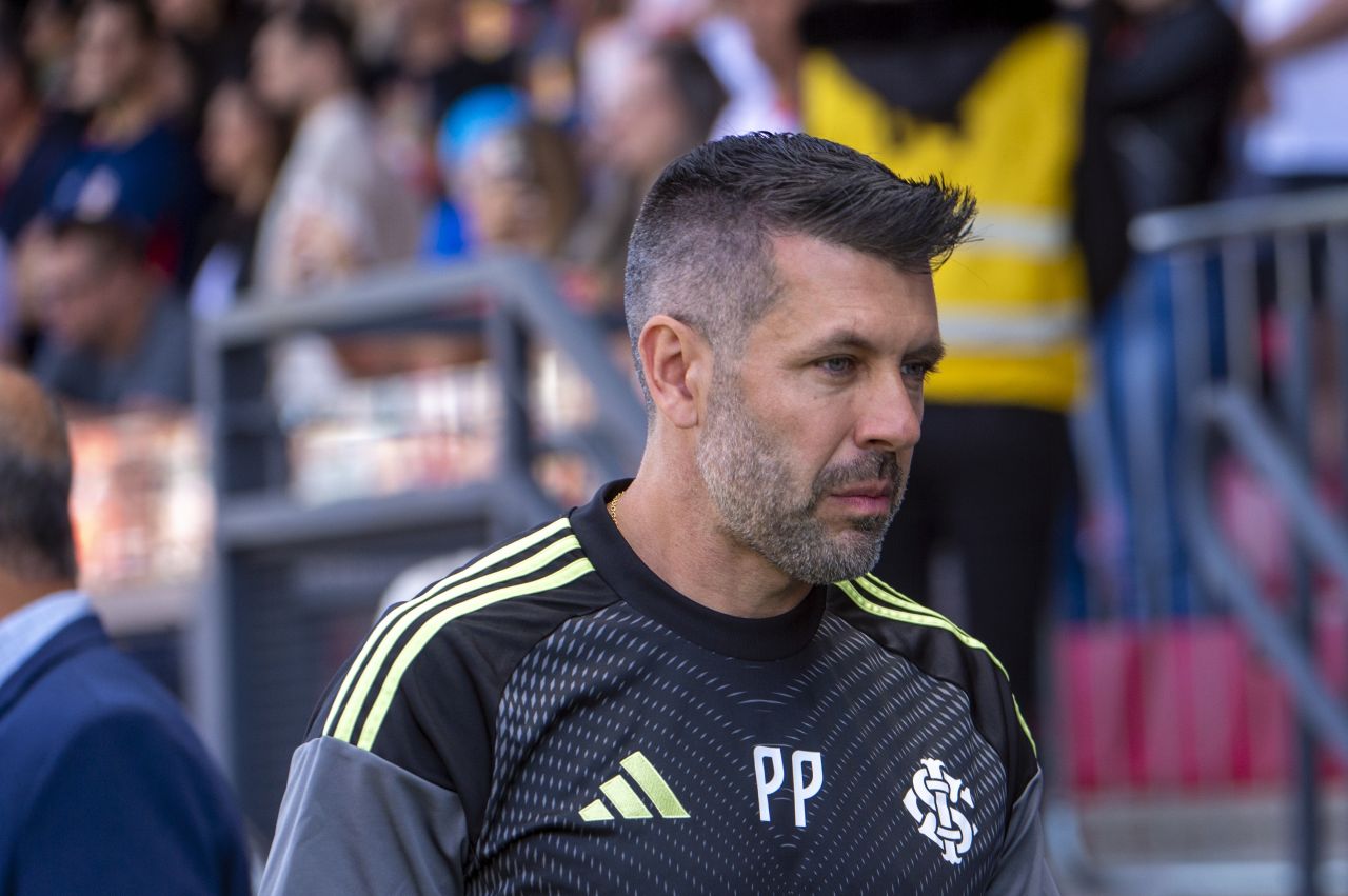Paulo Pezzolano concede entrevista após Inter x Bragantino