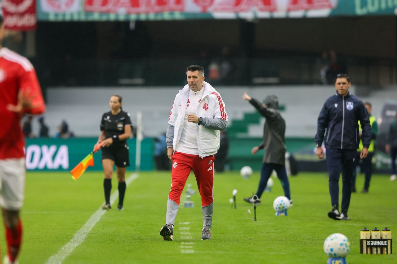 Paulo Pezzolano durante a partida Inter x Coritiba