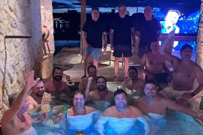 Parlamentares na piscina do Rancho Tomaz, Planaltina-DF