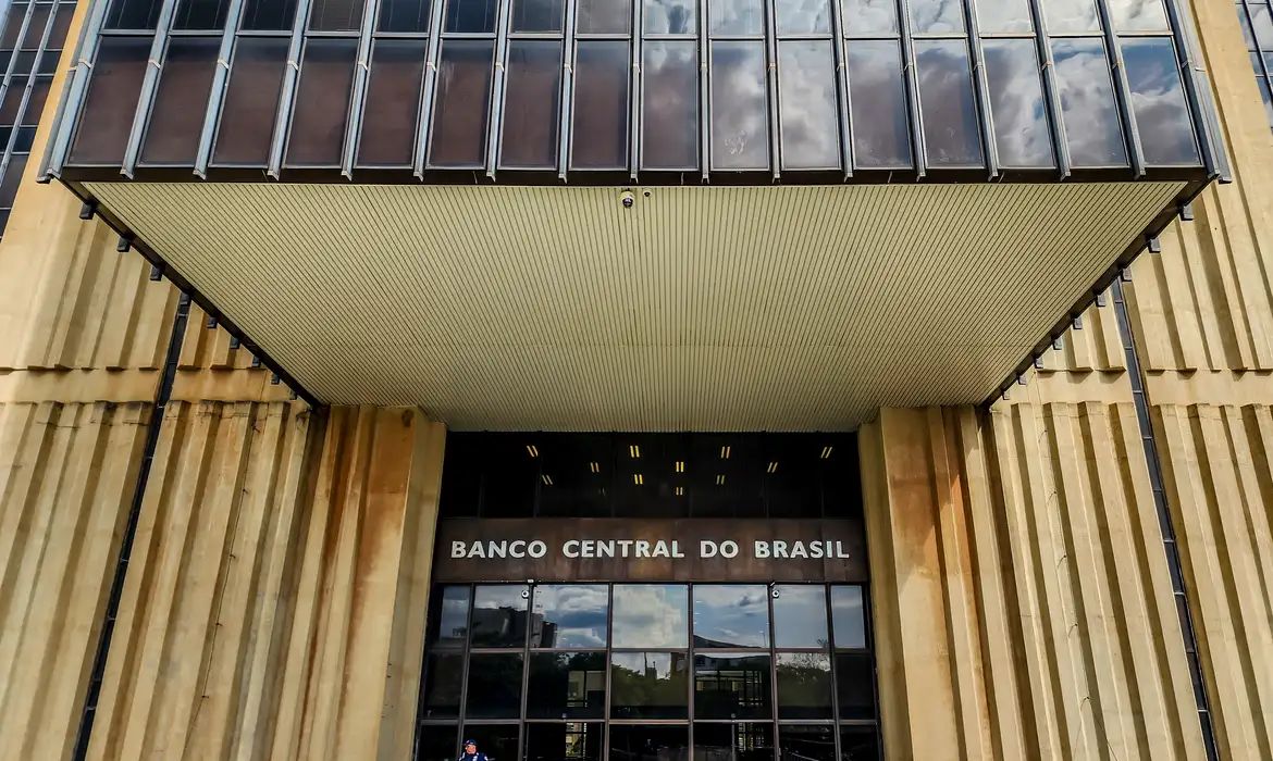 Agentes da Polícia Federal durante operação