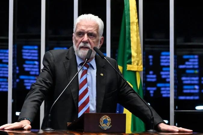 Senador Jaques Wagner no plenário do Senado