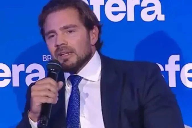 Daniel Vorcaro detido na sala da Superintendência da PF