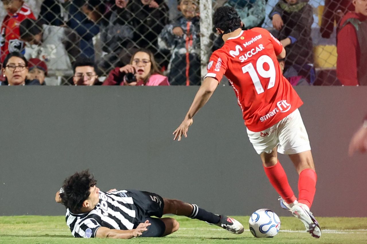 Succar comemora após marcar contra o Botafogo