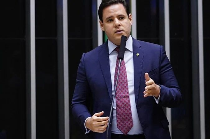 Rodrigo Valadares e Flávio Bolsonaro em ato do PL
