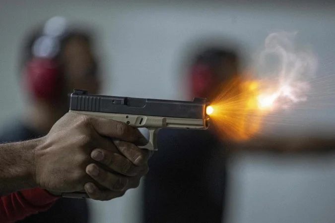 Projeto permite saque do FGTS para compra de armas