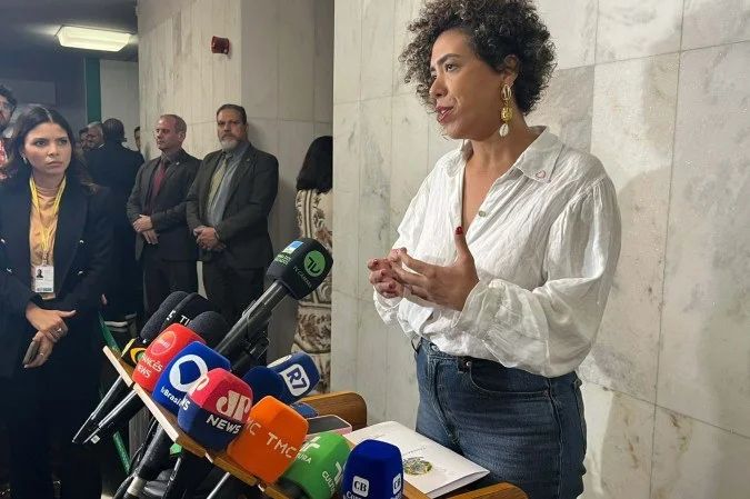 Deputada Talíria Petrone em coletiva