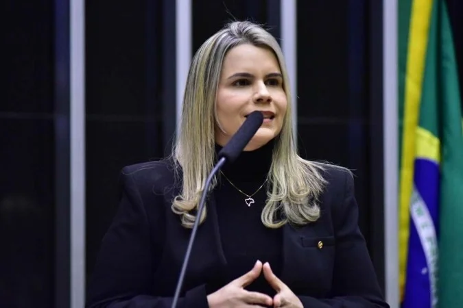 Deputada Clarissa Tércio em evento político