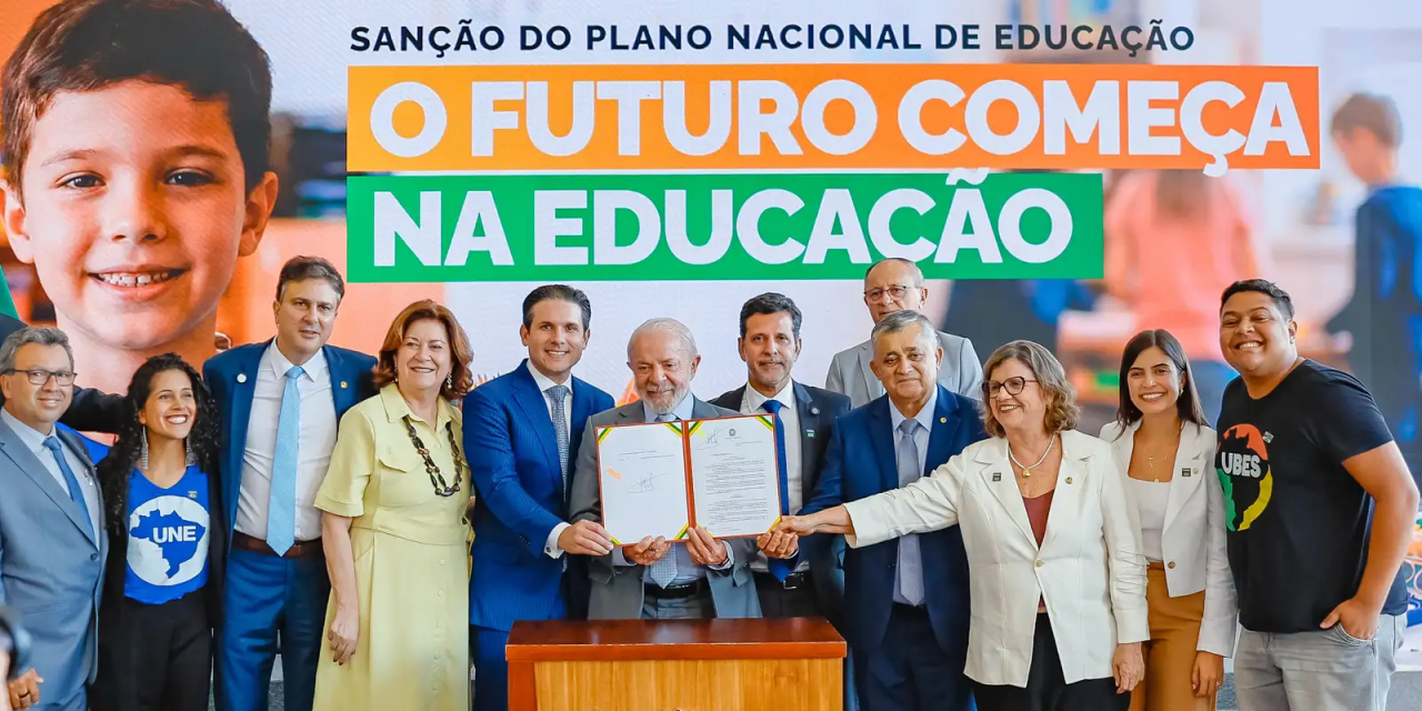 Presidente assina o Plano Nacional de Educação