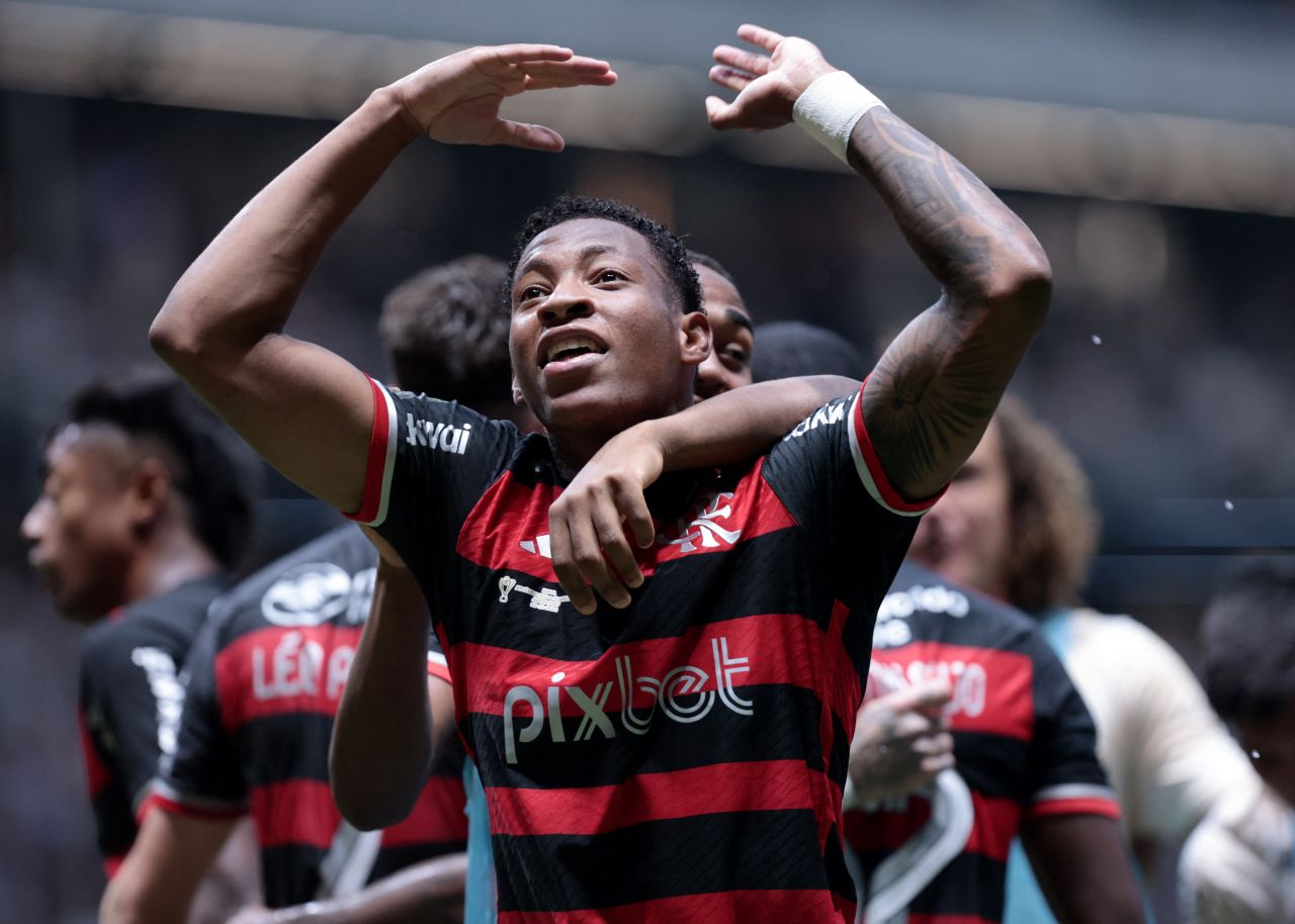 Plata acena para torcida do Flamengo