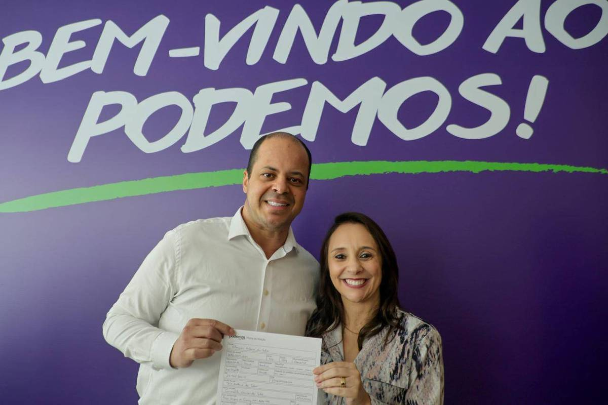 Ato de filiação de deputado no Podemos