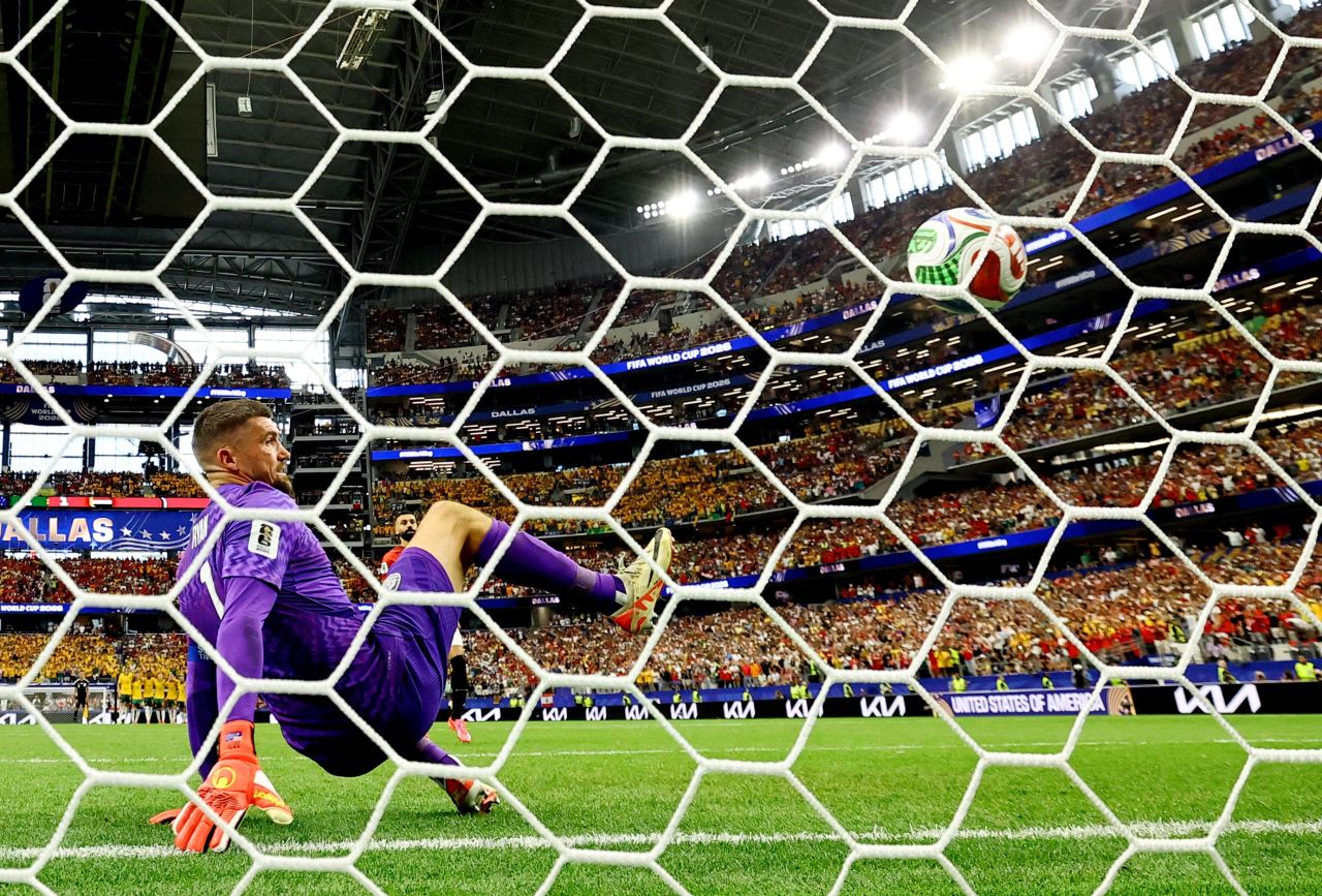 Mathew Ryan prepara-se para defesa de pênaltis