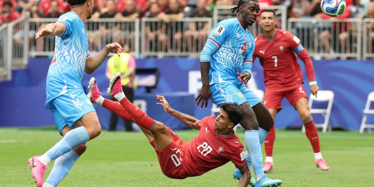 Yoane Wissa comemorando gol contra Portugal
