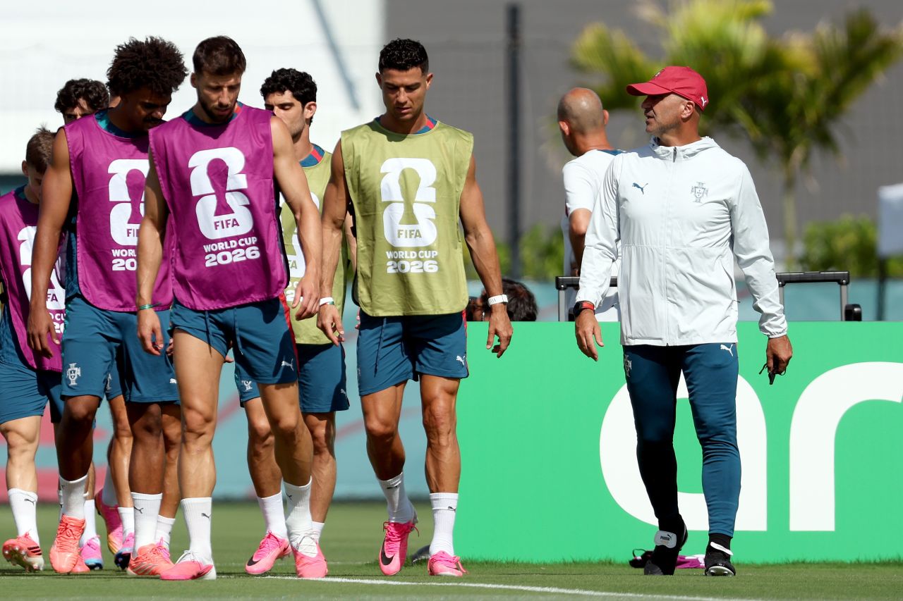 Cristiano Ronaldo em treino da seleção de Portugal
