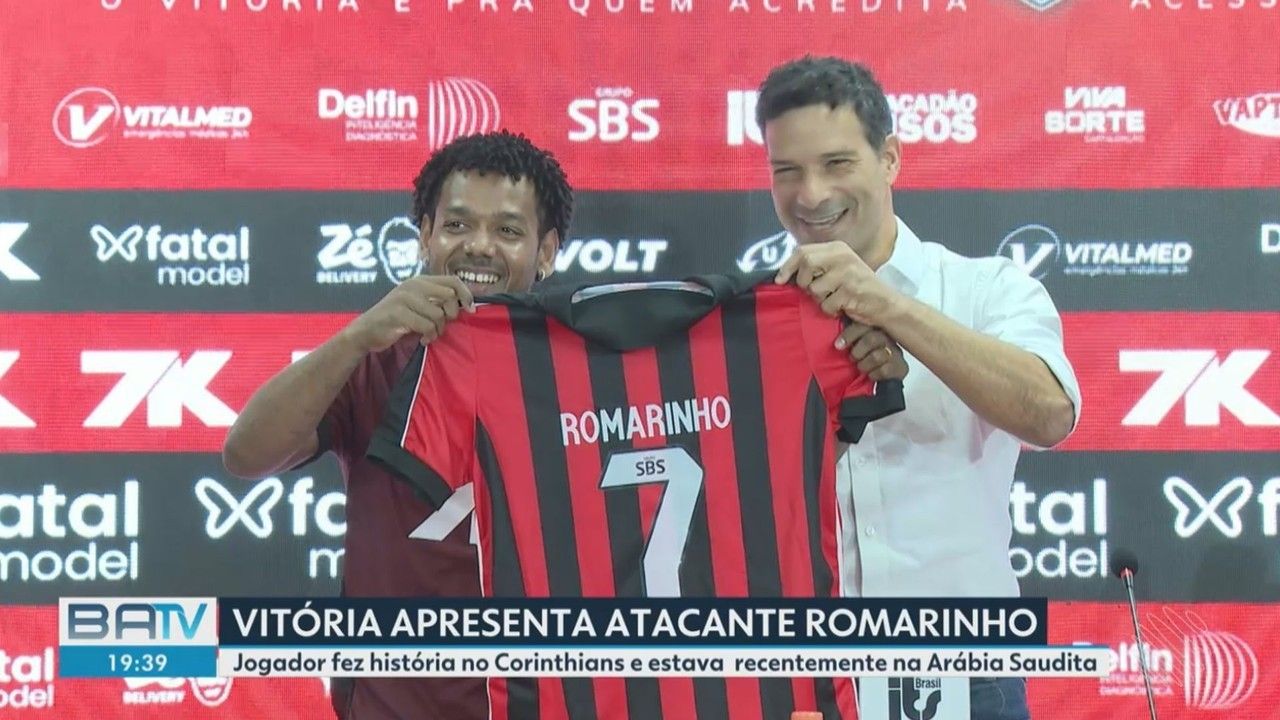 Romarinho com a camisa da Portuguesa