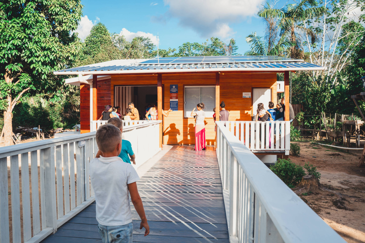 Posto de saúde em comunidade ribeirinha do Amazonas