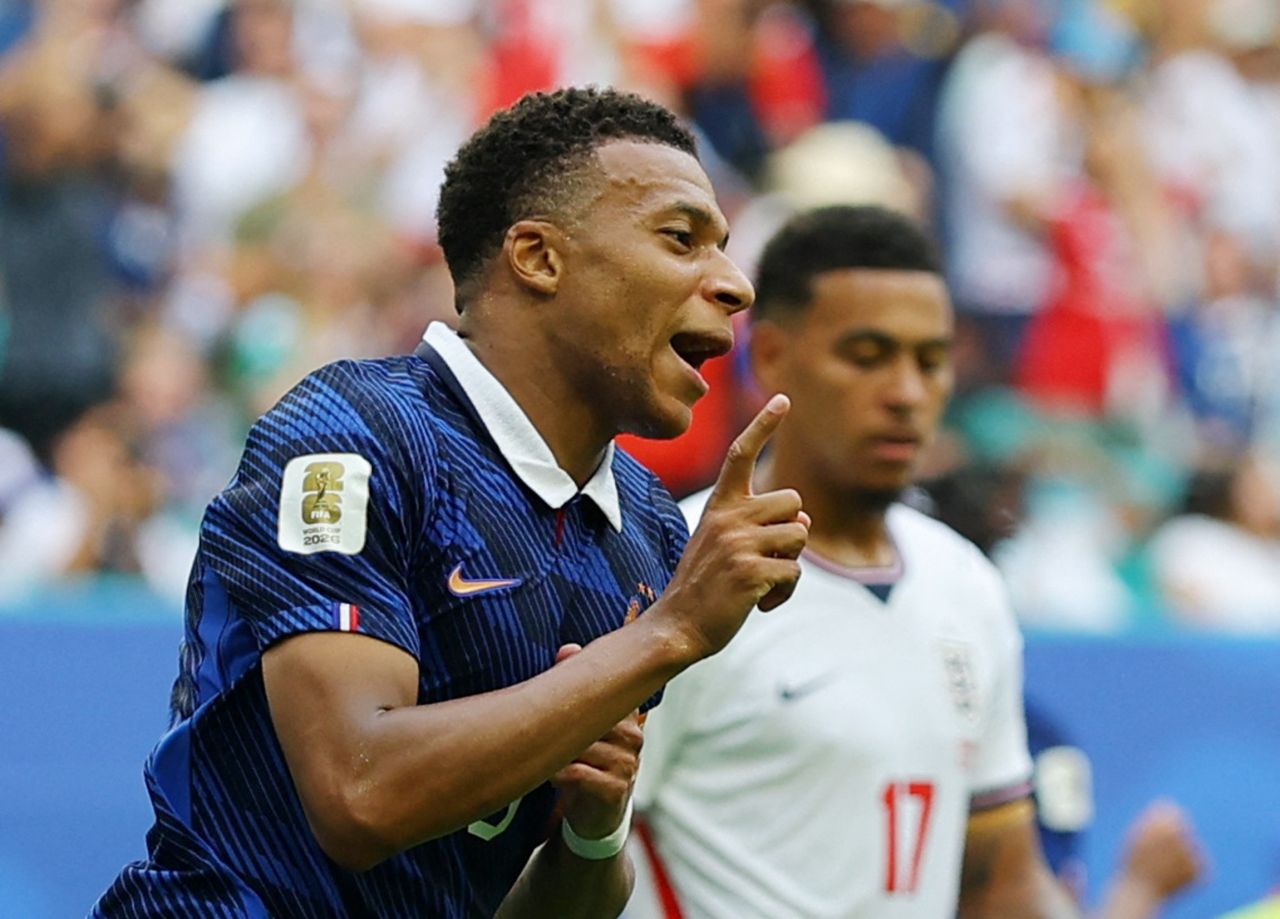Kylian Mbappé comemorando gol contra a Inglaterra