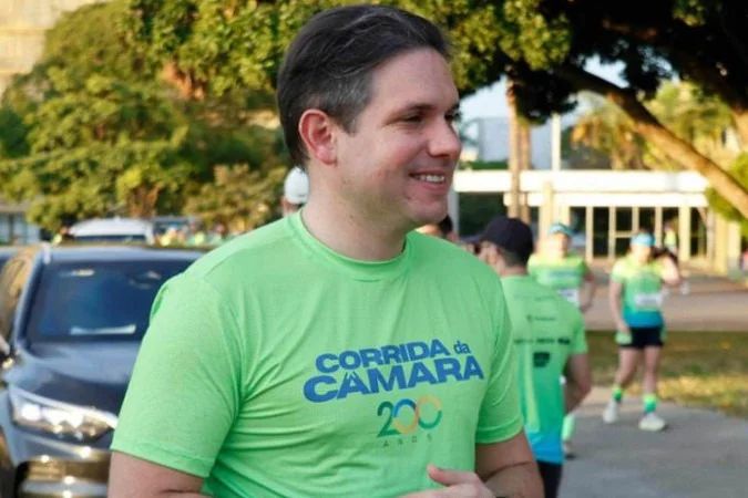 Hugo Motta participa de corrida no Congresso