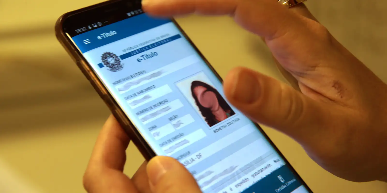 Eleitor em atendimento no cartório eleitoral