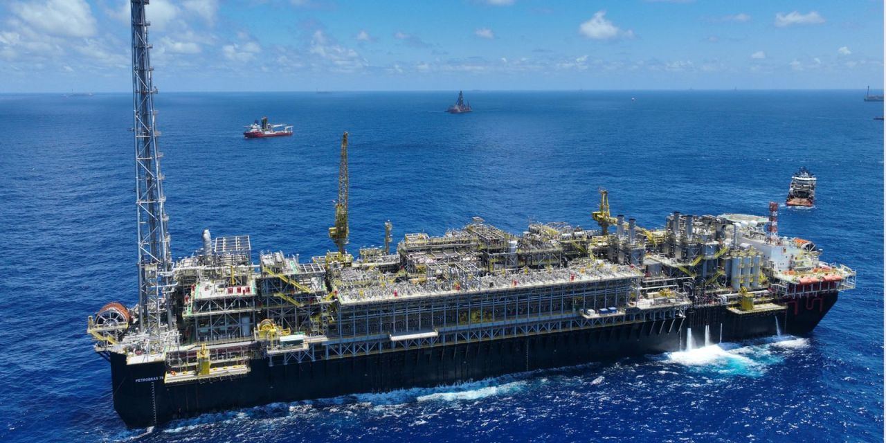 Plataforma de petróleo no mar