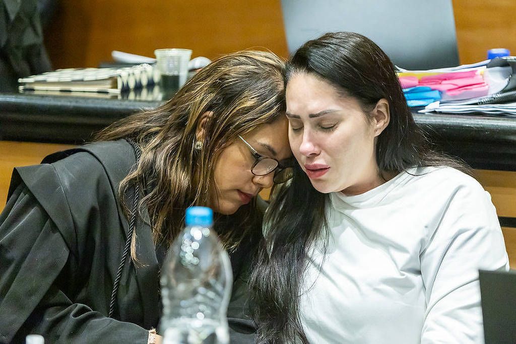 Monique Medeiros em tribunal