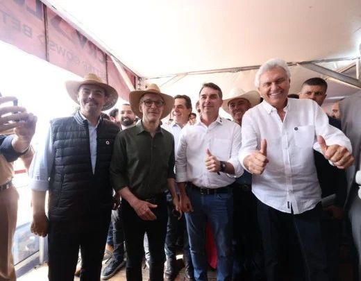 Pré-candidatos da direita posam juntos na Megaleite em Belo Horizonte