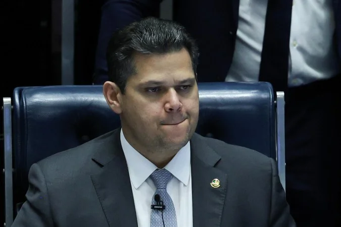 Plenário do Senado com senadores em sessão