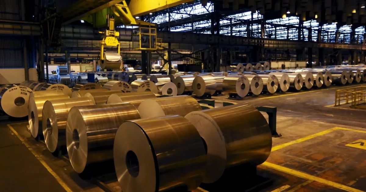Linha de produção em fábrica industrial