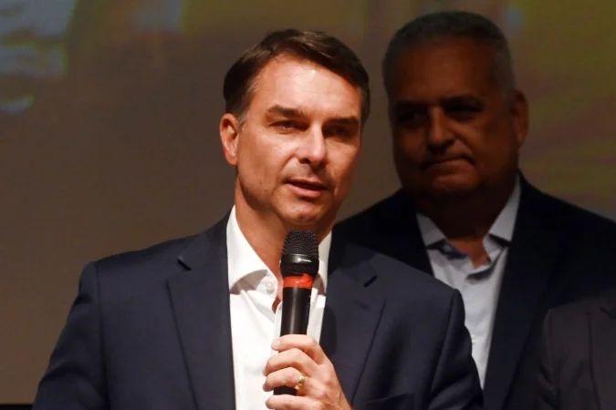 Vídeo de propaganda eleitoral de Flávio Bolsonaro sem áudio