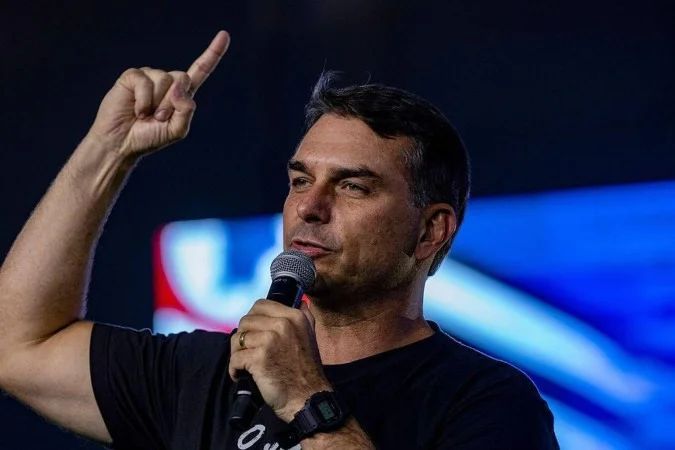 Flávio Bolsonaro em Washington com autoridades norte-americanas