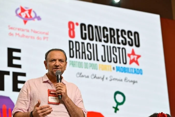 Edinho Silva no congresso do PT