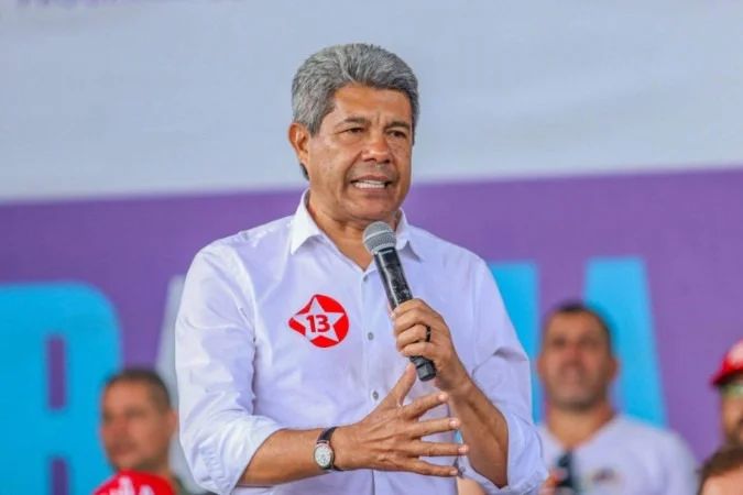 Jerônimo Rodrigues e Lula durante convenção do PT em Salvador