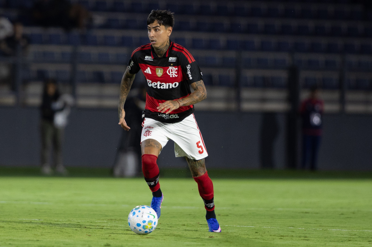 Pulgar durante jogo entre Flamengo e Bragantino