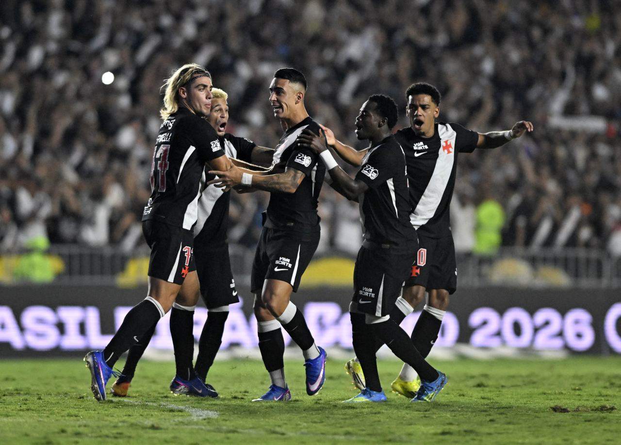 Puma Rodríguez comemorando gol pelo Vasco