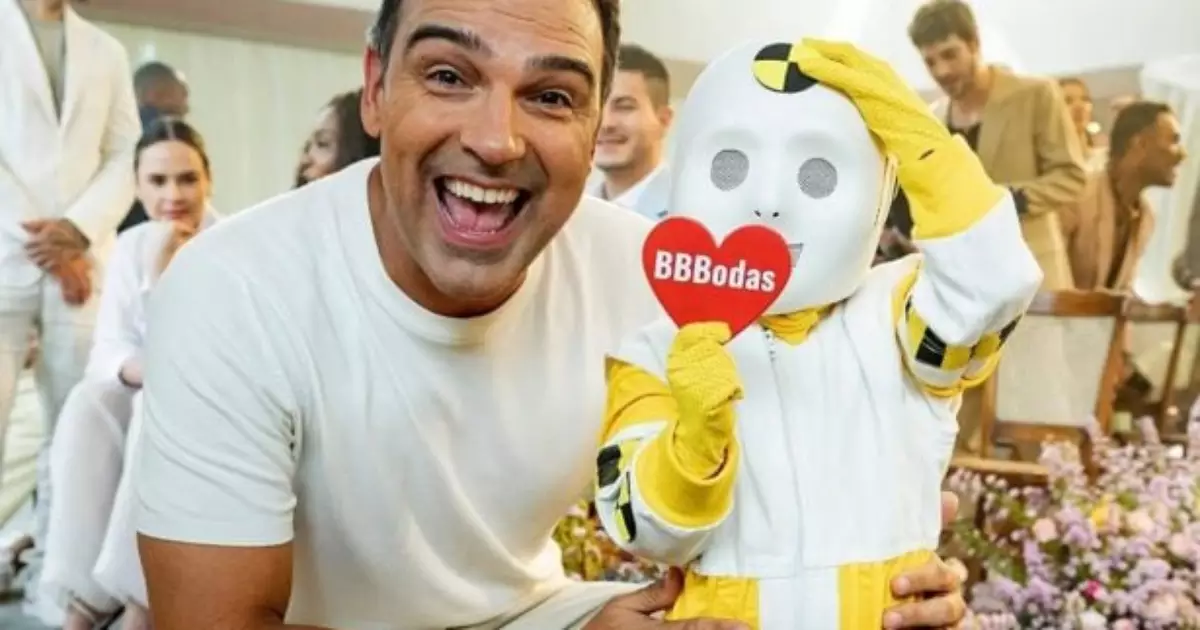 Tadeu Schmidt apresentando o BBB no palco